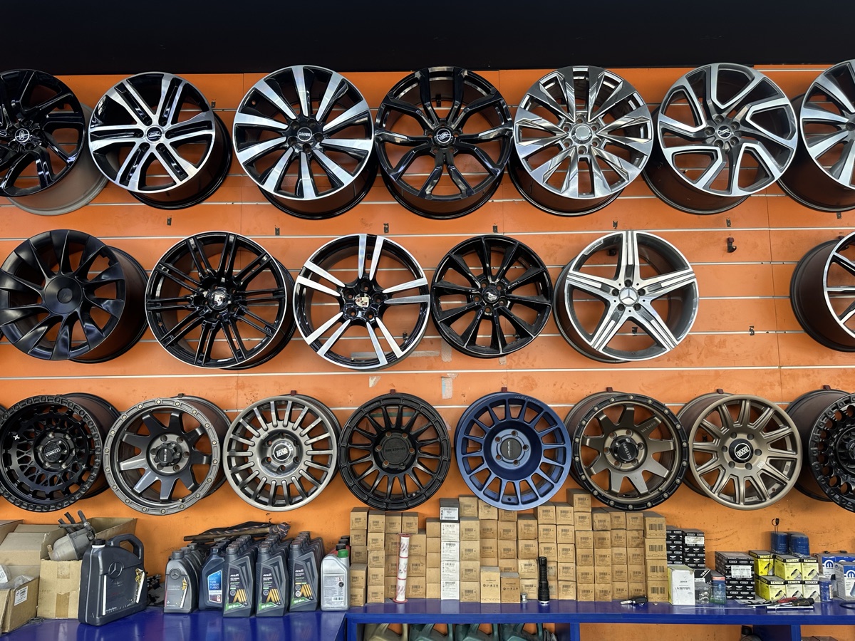 Alloy wheel wall
